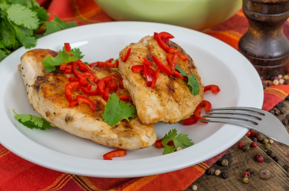 Filé de Frango Grelhado: Uma Explosão de Sabor com Pimenta e Temperos