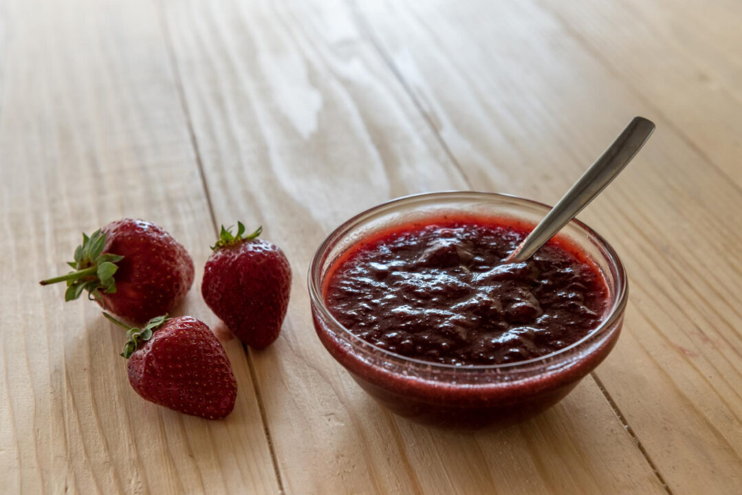 Receita Fácil de Geleia de Morango Natural