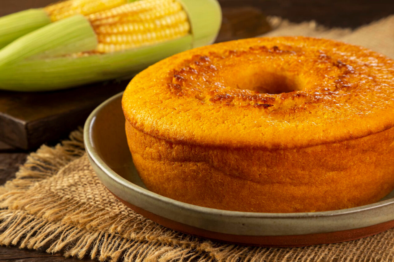 Bolo de Milho Cremoso de Lata uma Receita Rápida Econômica e Perfeita para o Café