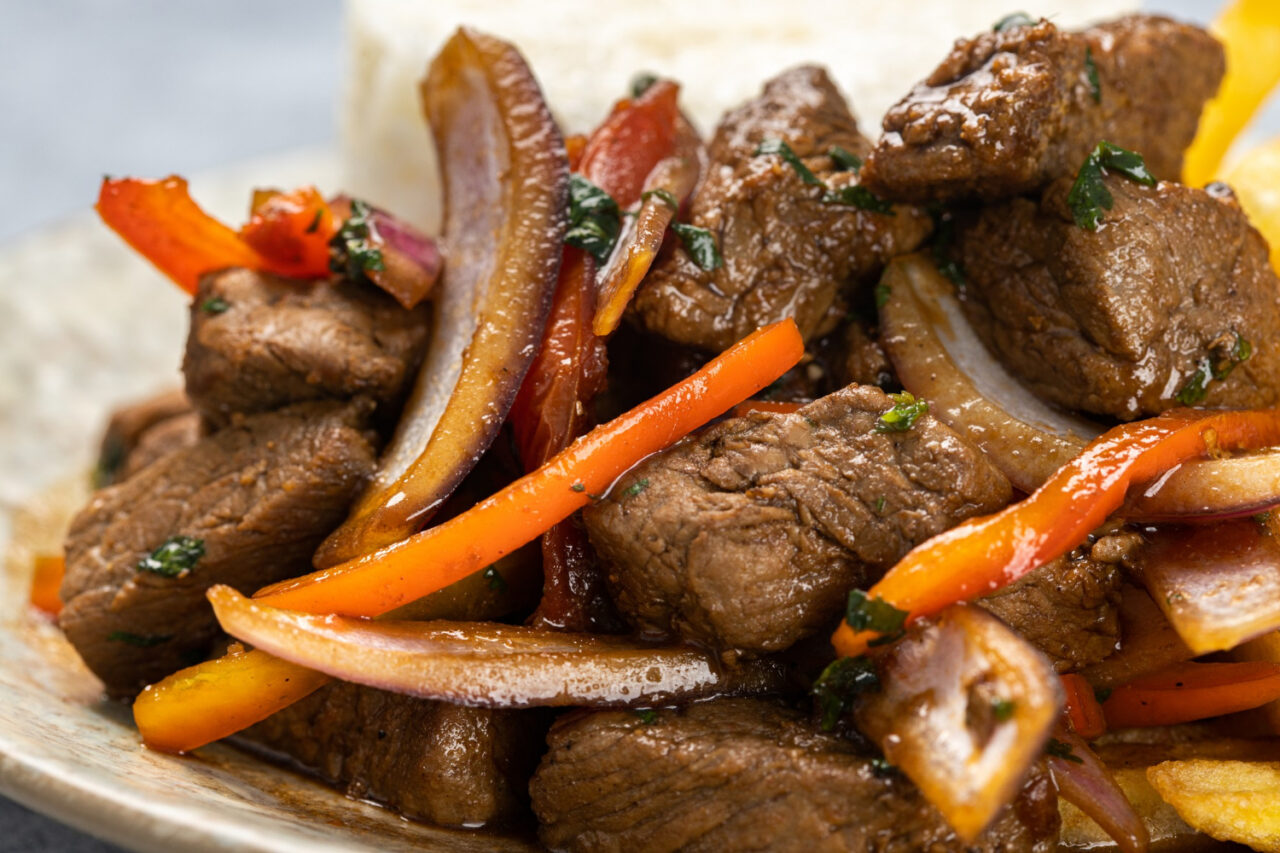 Isca de Carne acebolada macia saborosa e perfeita para petiscos ou refeições
