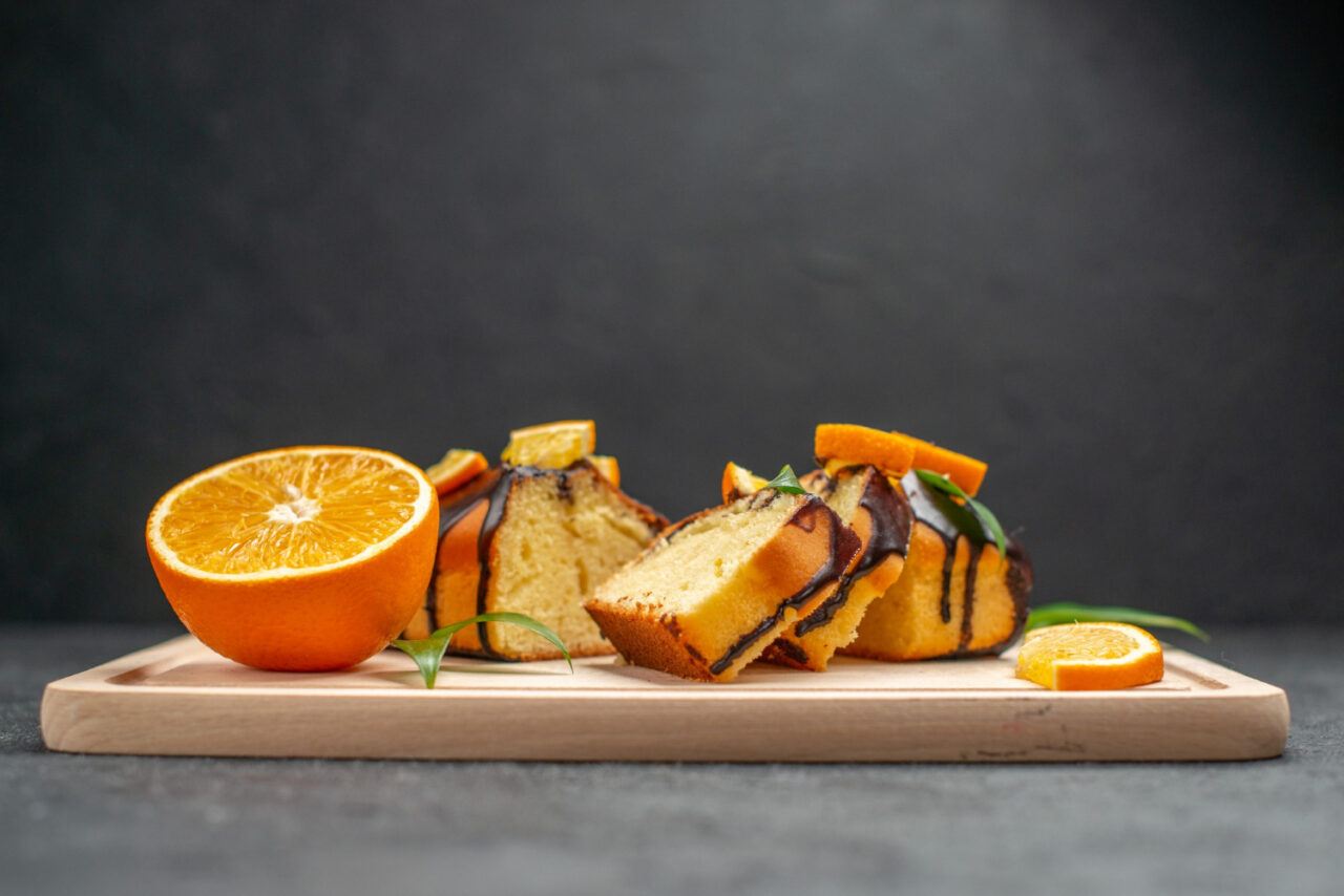 Bolo de laranja com casca fofinho, aromático e cheio de sabor natural