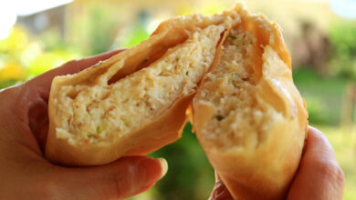 Pão recheado macio e dourado com sabor de lanche de família e aroma irresistível