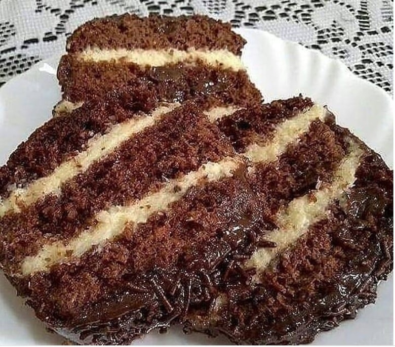 Bolo de Chocolate com COCO FOFINHO espia aqui