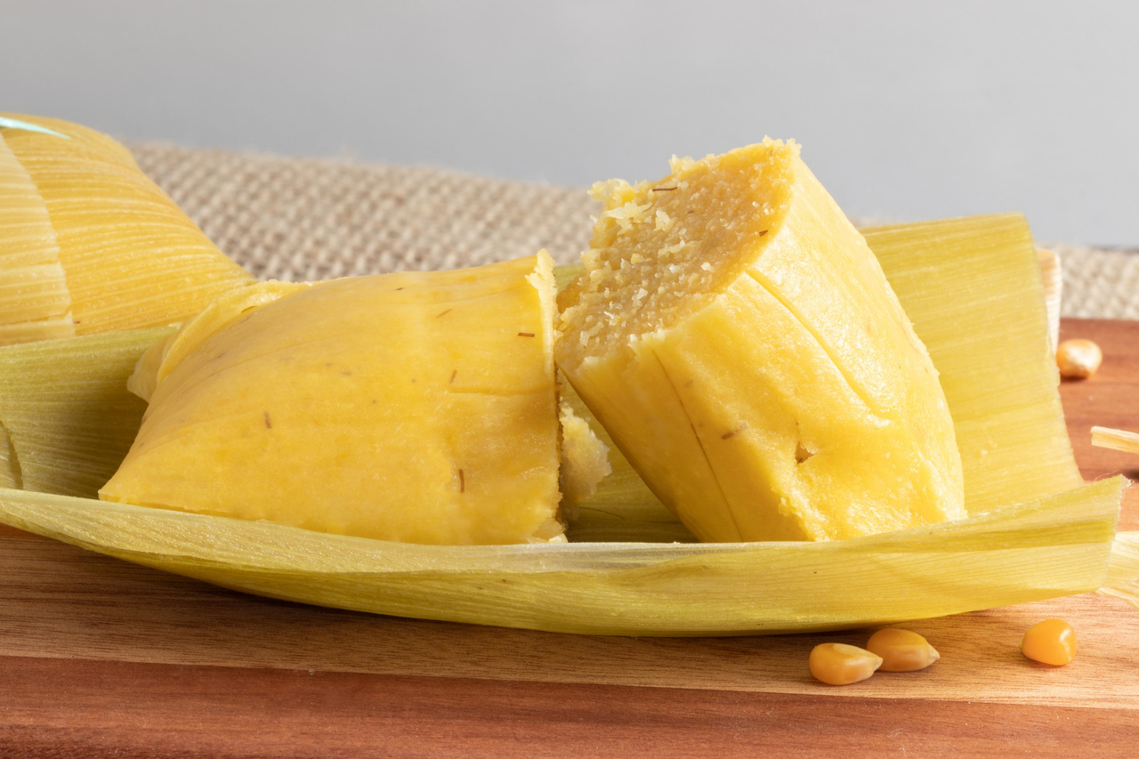 Pamonha cremosa com sabor de roça e lembrança de fogão a lenha