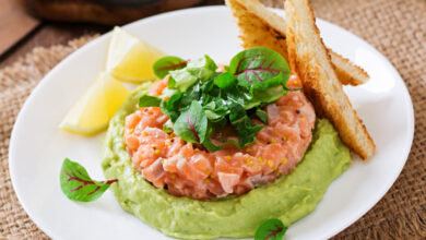 Tartar de Salmão Fresco com Toque Cítrico e Elegância para Servir Gelado