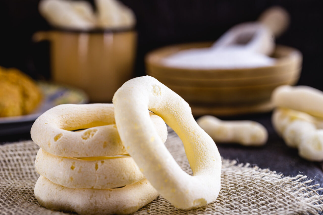 Biscoito de polvilho assado fácil e rápido com gostinho de infância