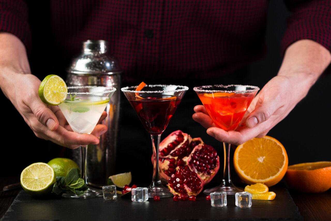 Cosmopolitan clássico com elegância, frescor e o toque sofisticado de um drink inesquecível