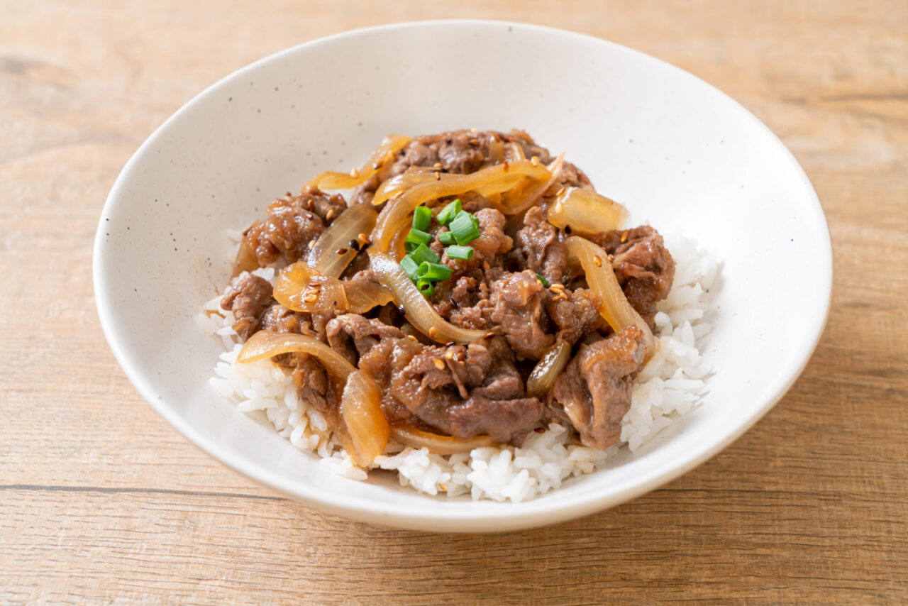 Arroz com músculo macio e saboroso, perfeito para uma refeição completa e aconchegante