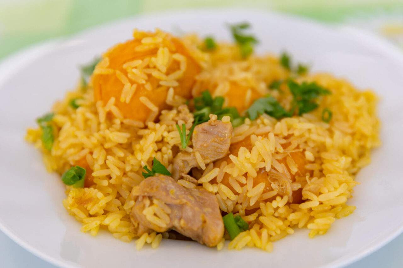 Canja de galinha com arroz caseira, reconfortante e perfeita para cuidar de quem você ama
