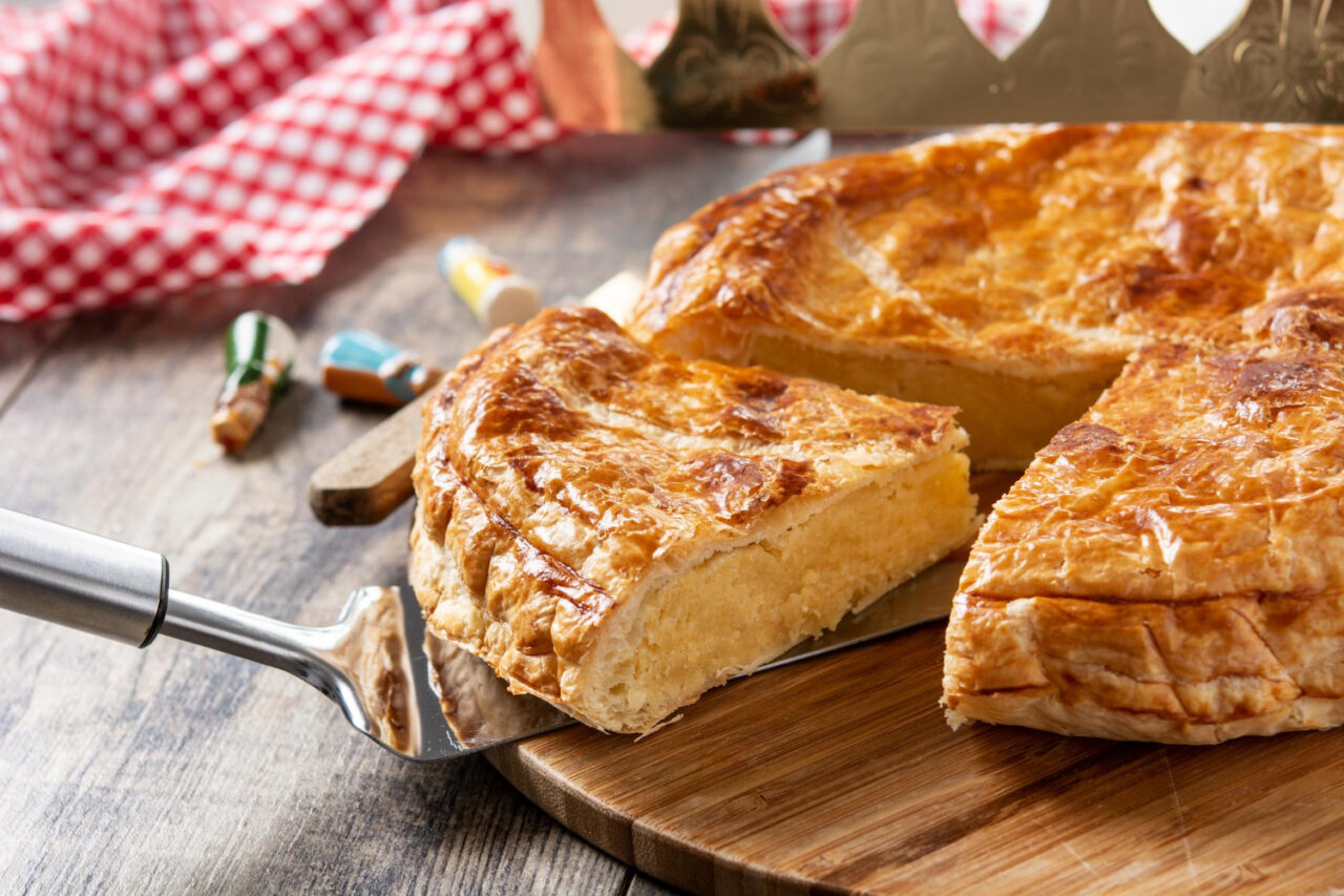 Empadão goiano tradicional, recheado e cheio de sabor do cerrado