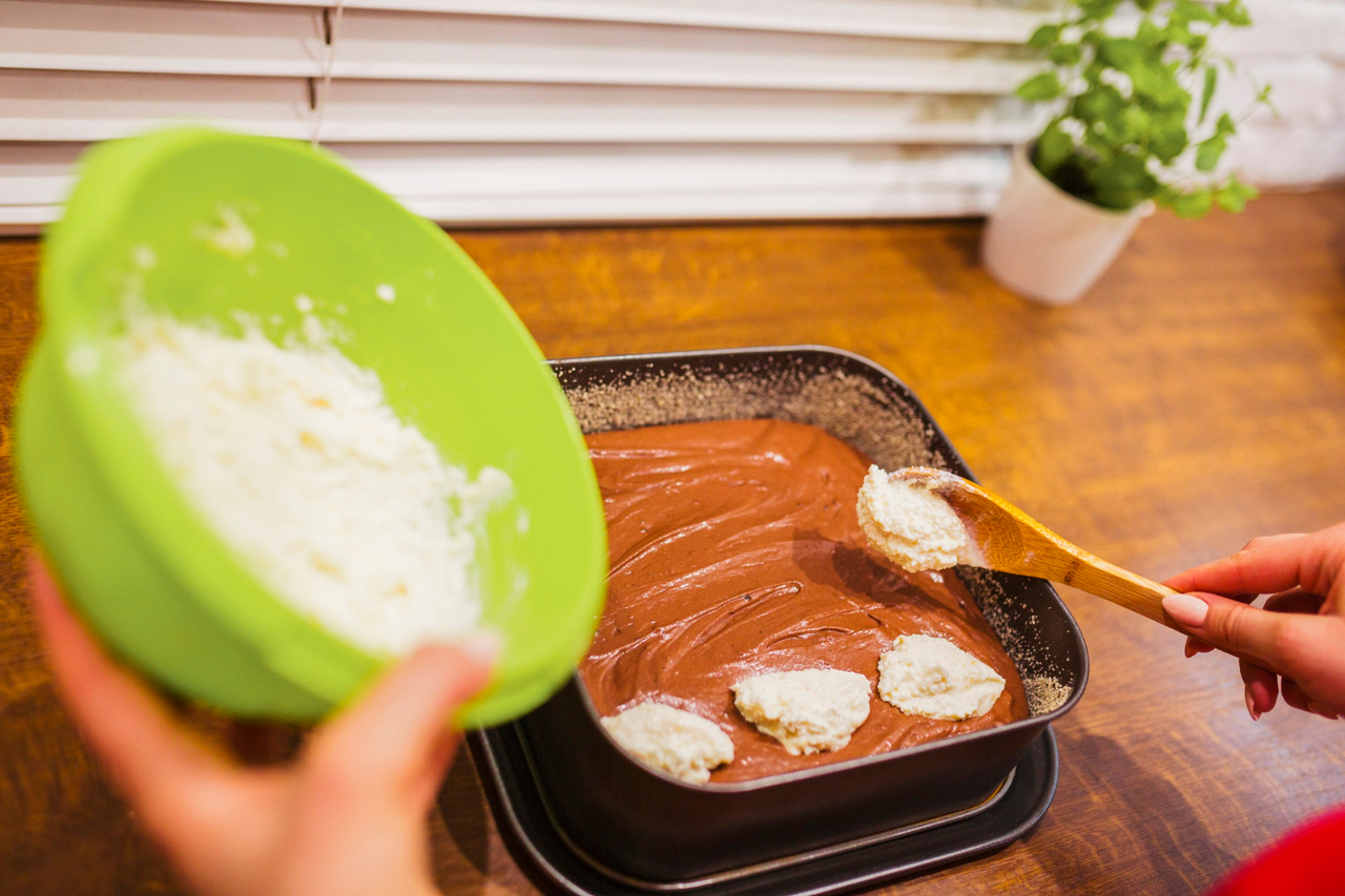 Bombom de travessa cremoso, fácil e perfeito para impressionar