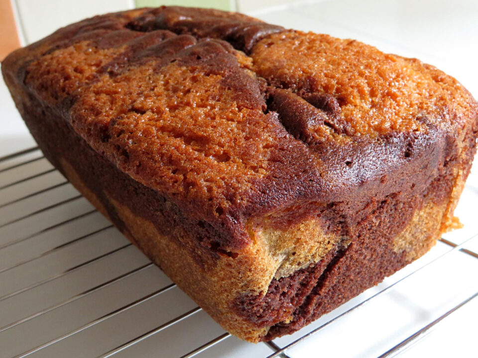 Bolo de Liquidificador Mesclado uma Receita Rápida Fofinha e Cheia de Sabor
