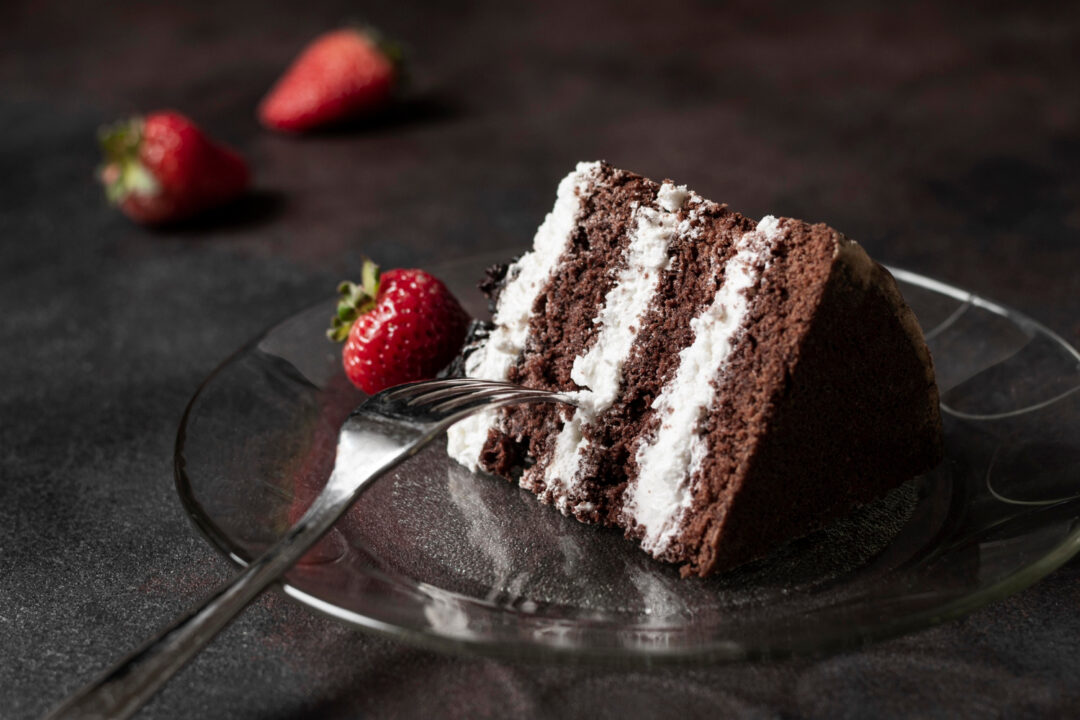 Bolo de prestigio com sabor de festa e memória doce da infância