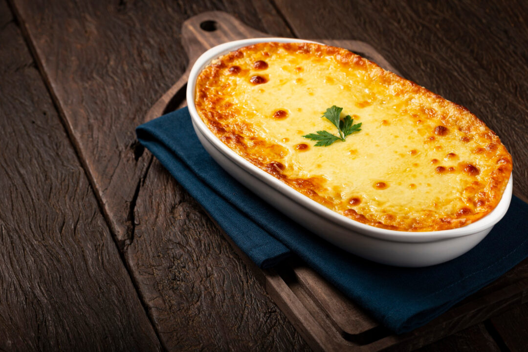 Escondidinho de frango com mandioca cremoso, nutritivo e cheio de sabor caseiro