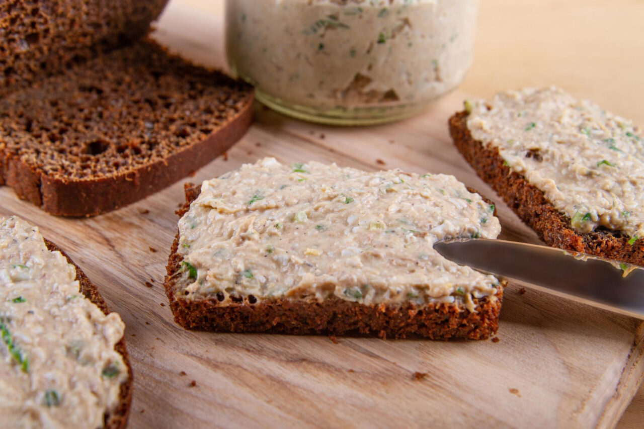 Patê de frango cremoso com sabor caseiro perfeito para qualquer ocasião