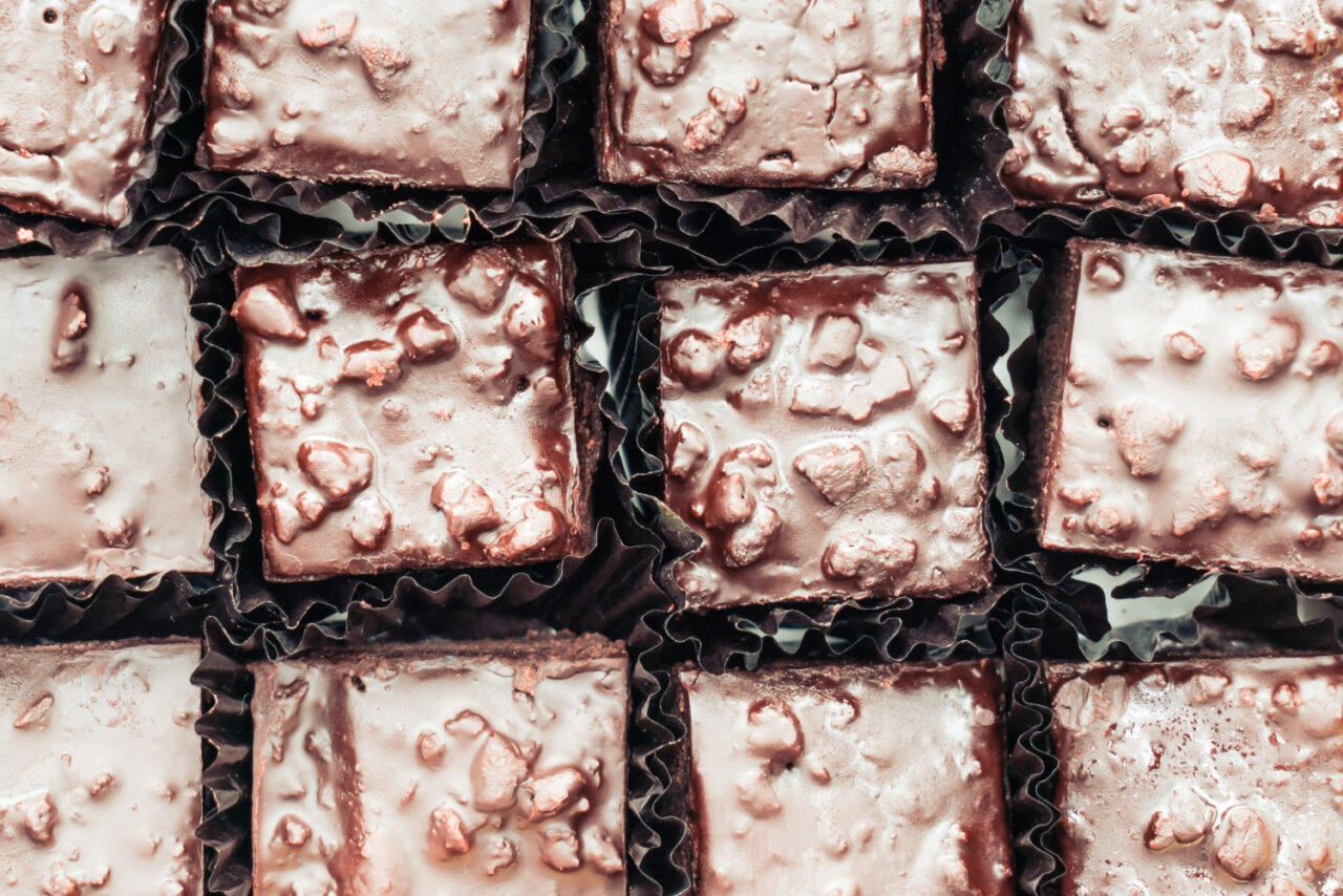 Palha italiana clássica com brigadeiro cremoso e biscoito crocante igual às festas de escola