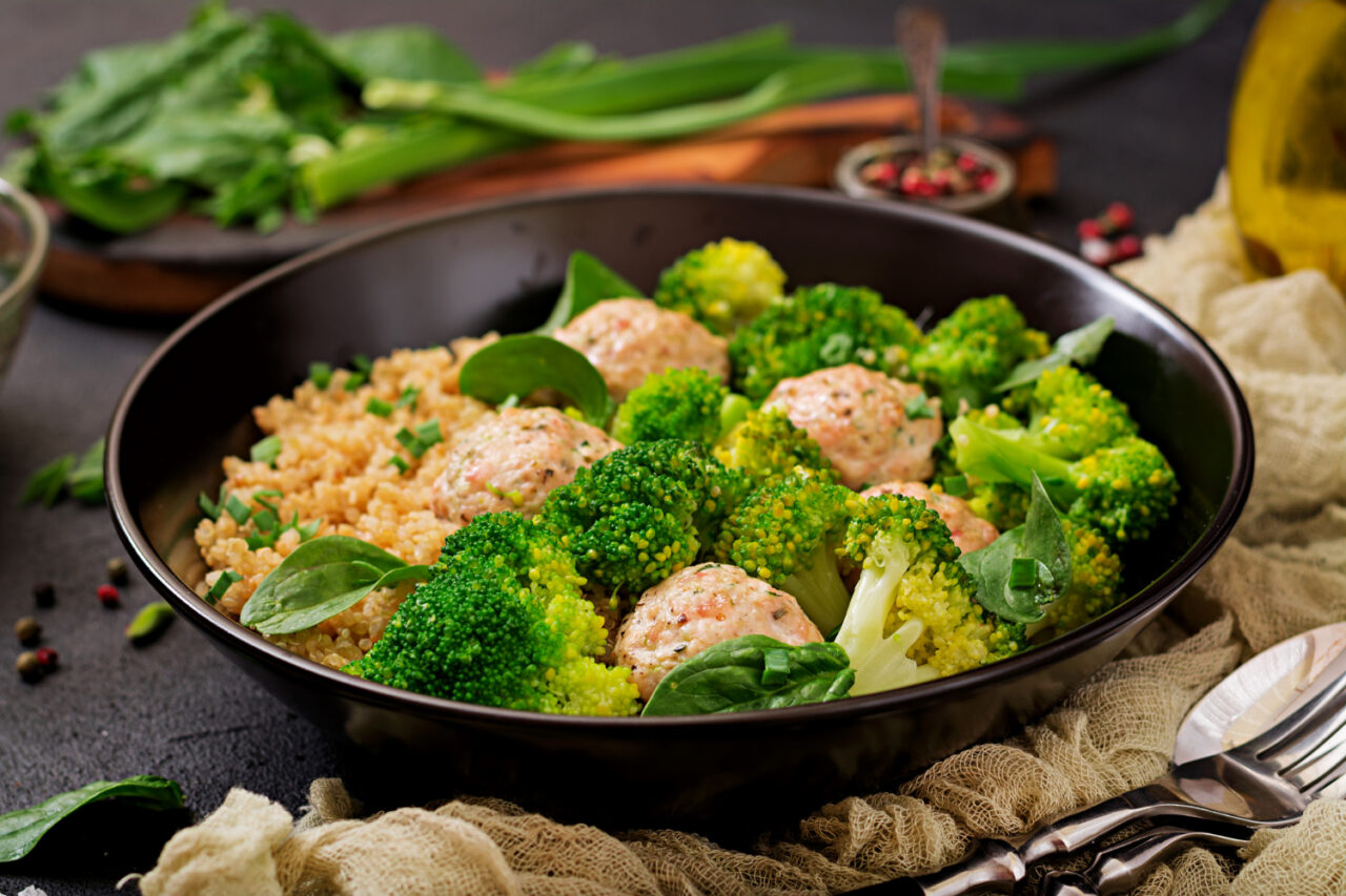 Arroz com brócolis fácil saudável e cheio de sabor