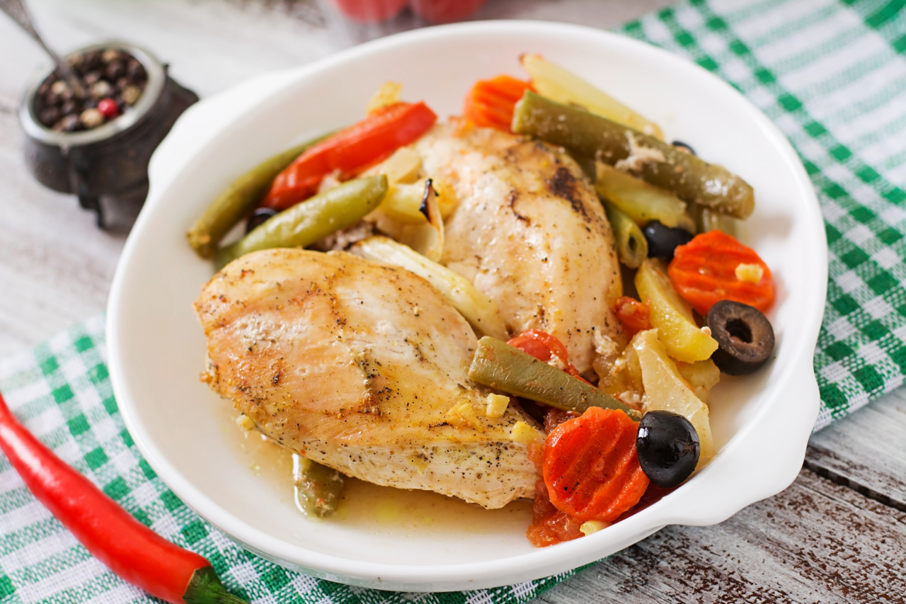 Frango com quiabo uma receita simples suculenta e cheia de sabor