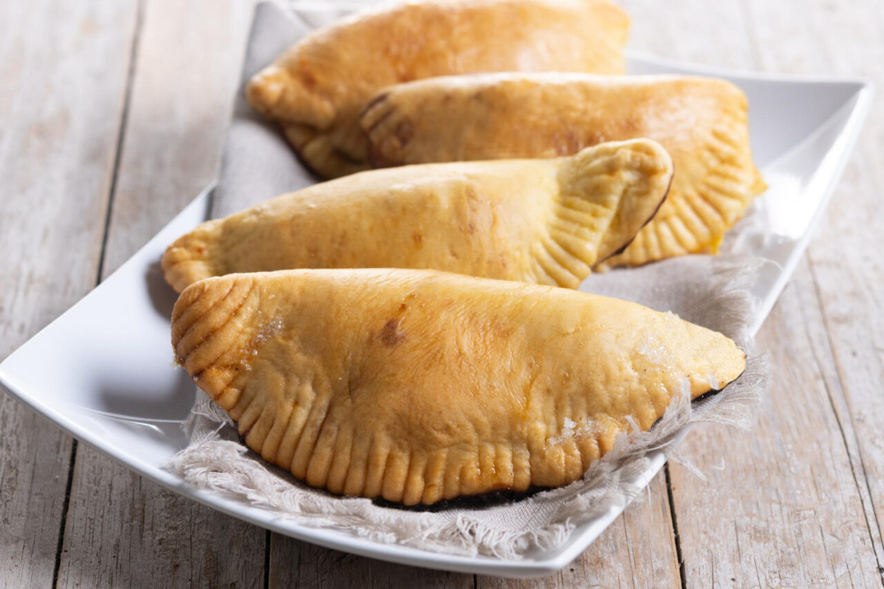 Pastel de Massa Cozida Crocante Delicioso e Muito Saboroso Perfeito Para Qualquer Ocasião