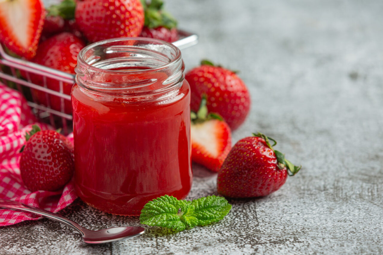 Geleia de Morango Caseira Fácil Deliciosa e Cheia de Sabor