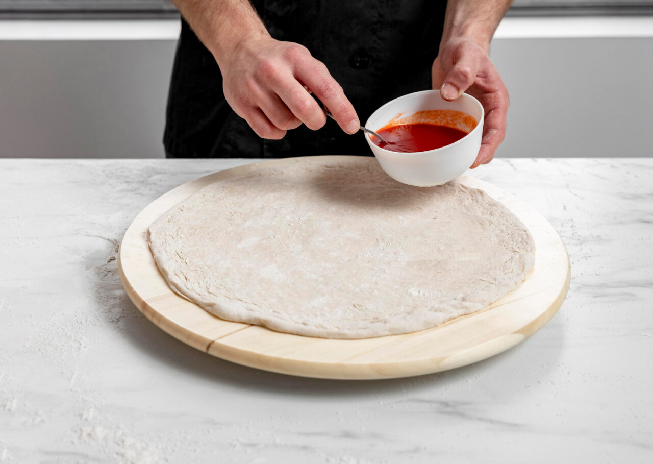 Massa de pizza sem ovo com sabor de pizzaria feita em casa