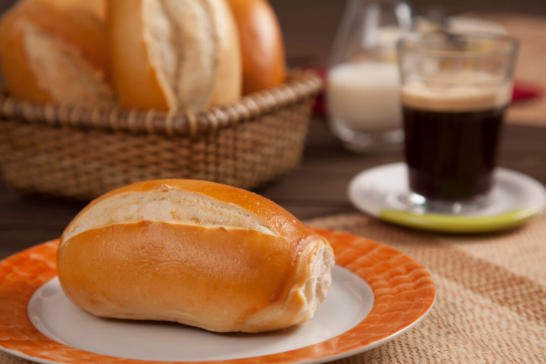 Pão Francês Quentinho com Sabor de Padaria em Casa