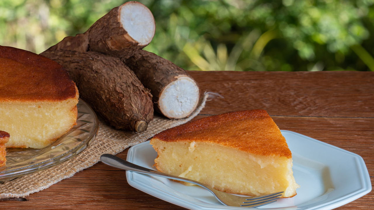 Bolo de Mandioca Crua Cremoso com essa Receita Tradicional e Irresistível