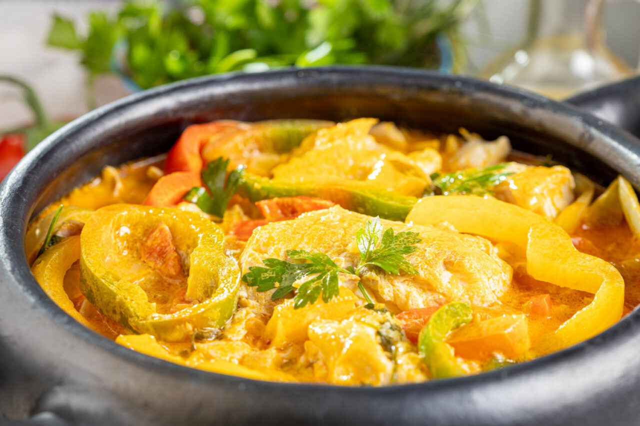 Moqueca de Camarão Receita com Sabor de Litoral e Memórias Afetivas