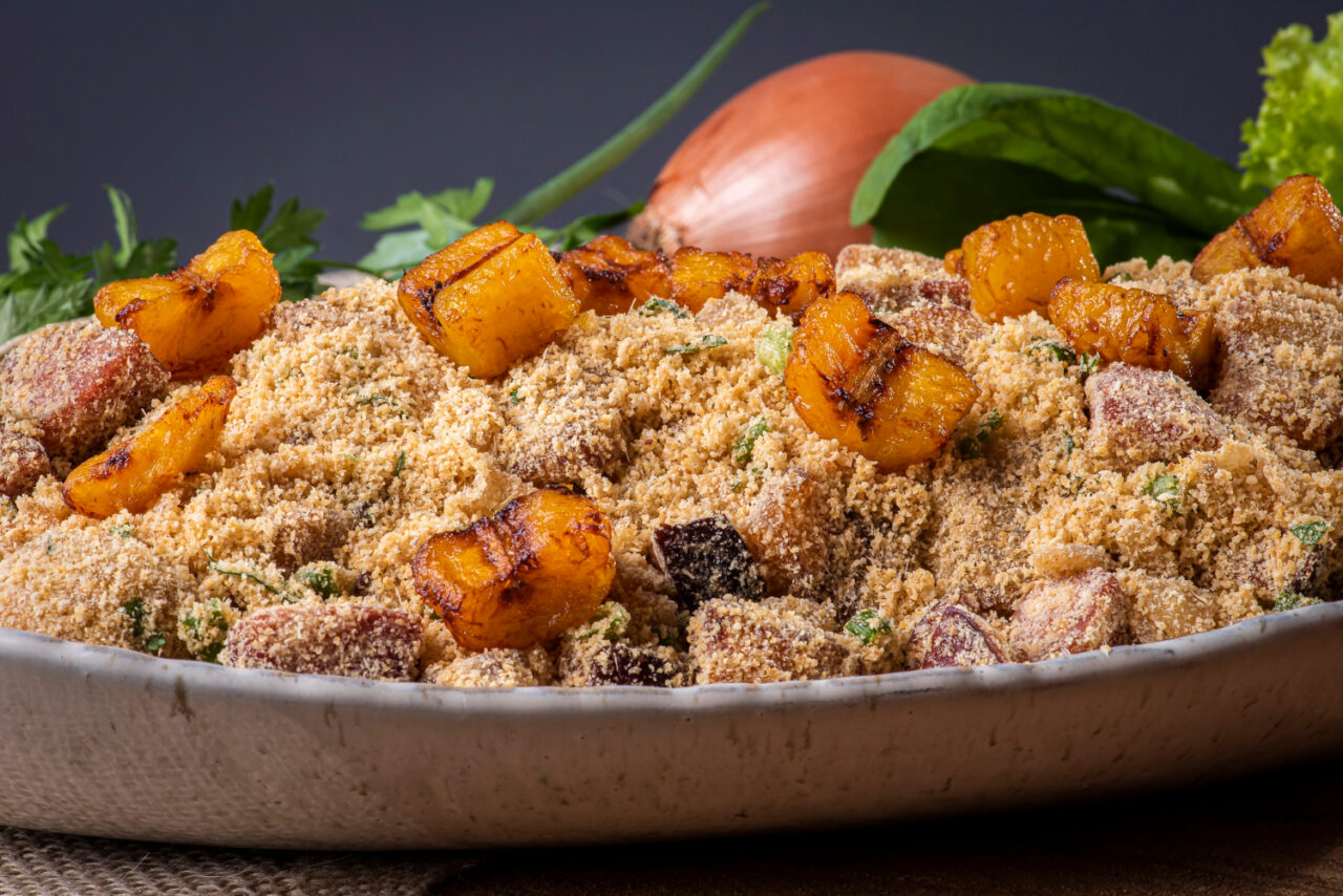 Farofa de Banana da Terra Sabor de Casa, Tradição e Afeto em Cada Garfada