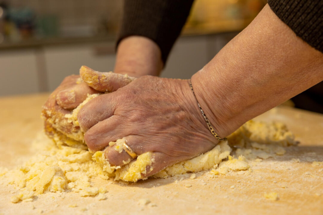 Pastel de Massa Cozida Receita Caseira Perfeita para Fritar e Servir em Família