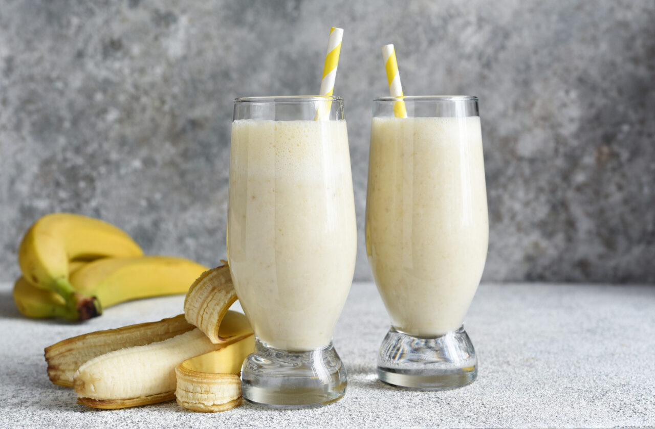 Vitamina de Banana Cremosa, Nutritiva e Clássica Igual à das Tardes com a Família