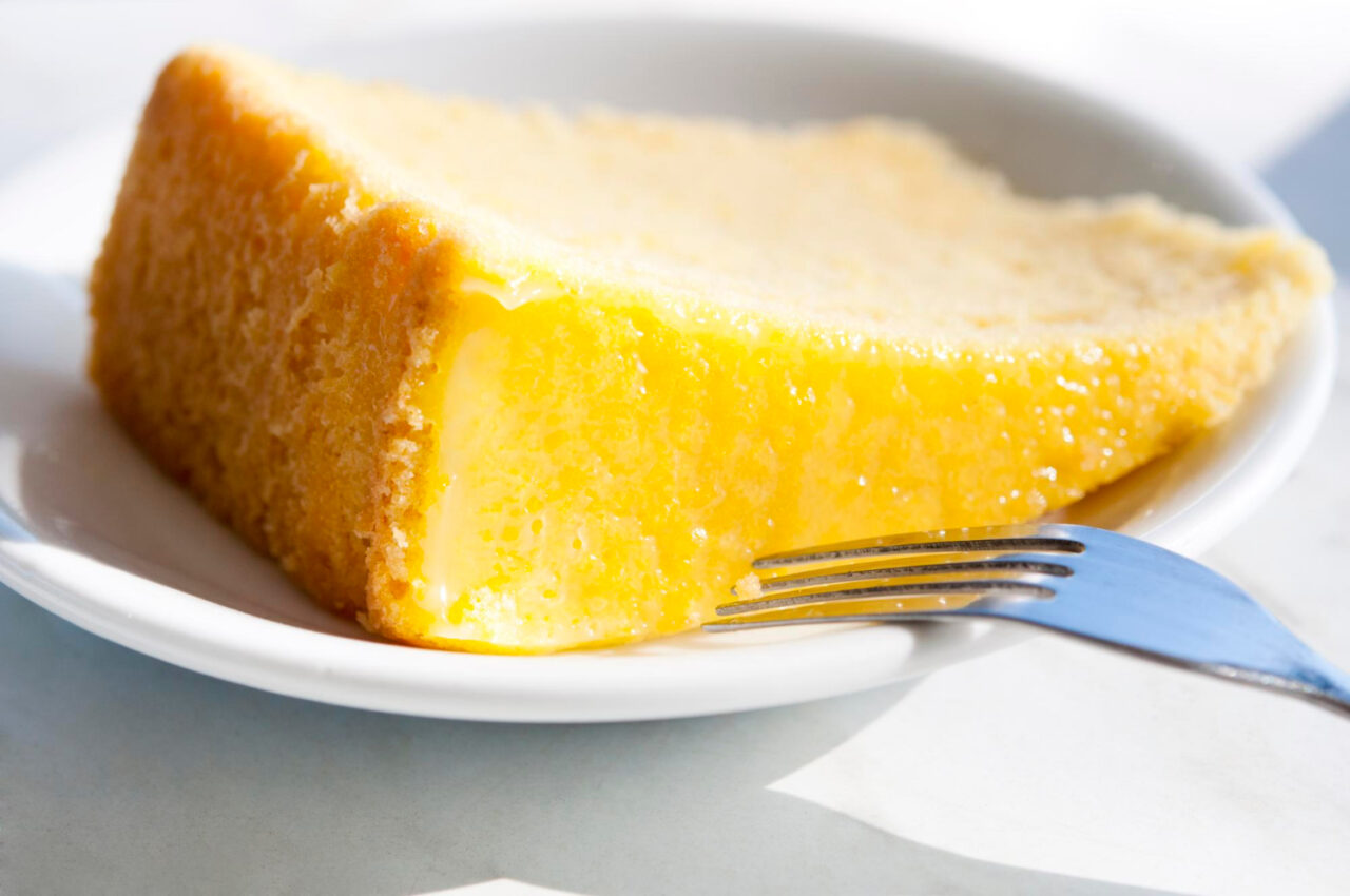 Bolo Cremoso de Milho de Lata com Leite Condensado Para Relembrar o Sabor da Roça