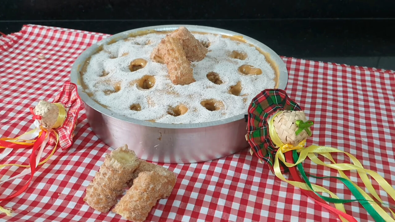 Bolo de Churros com Massa Fofinha e Recheio de Doce de Leite Igual àquele das Festas Juninas