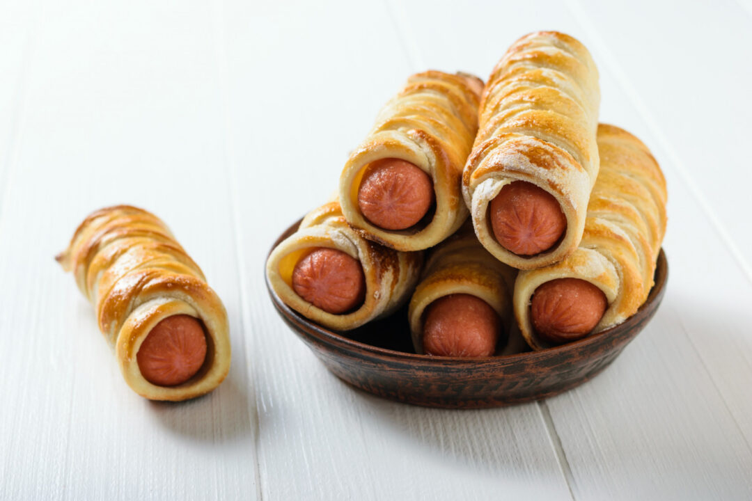 Enroladinho de Salsicha Receita Prática e Perfeita para Festas e Lanches