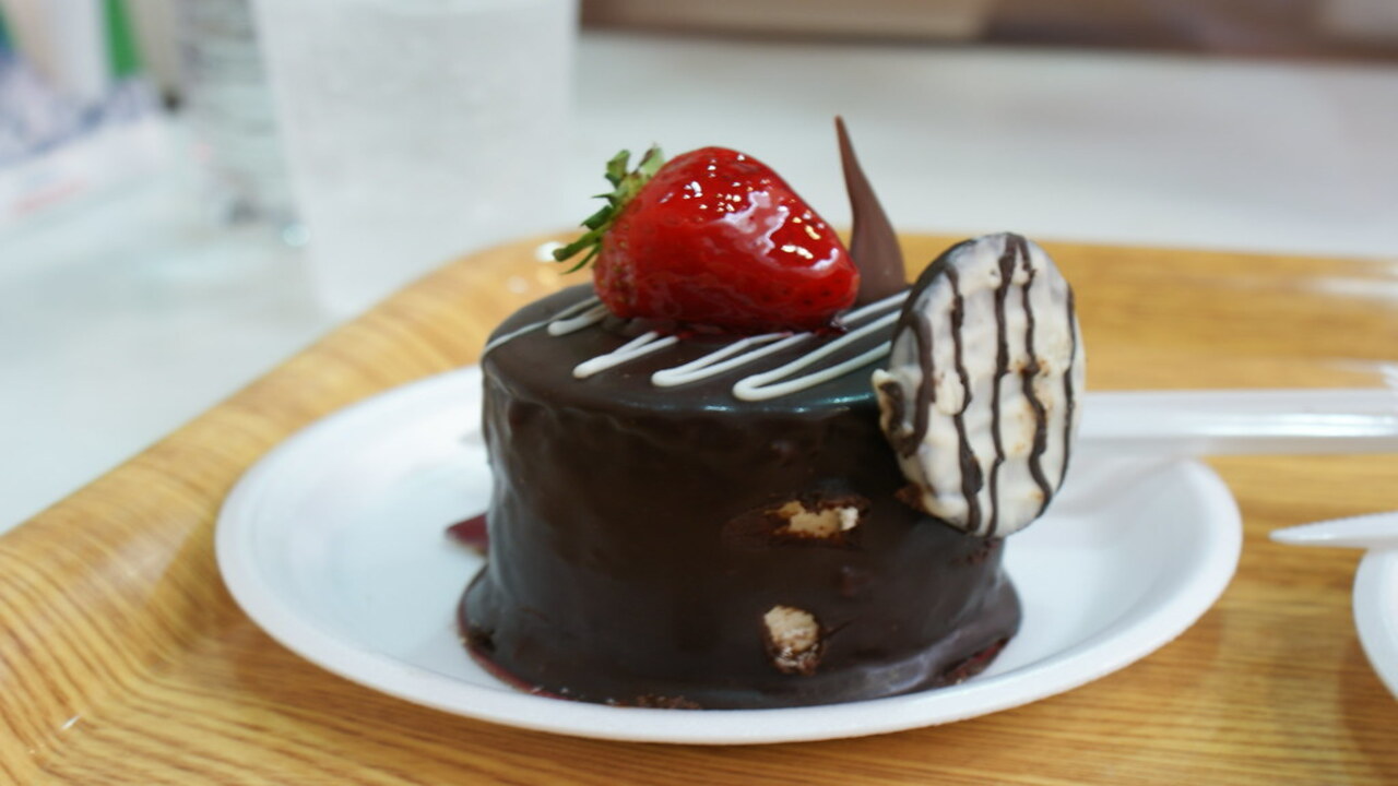 Torta Holandesa Cremosa com Base Crocante e Cobertura de Chocolate Igual à das Confeitarias