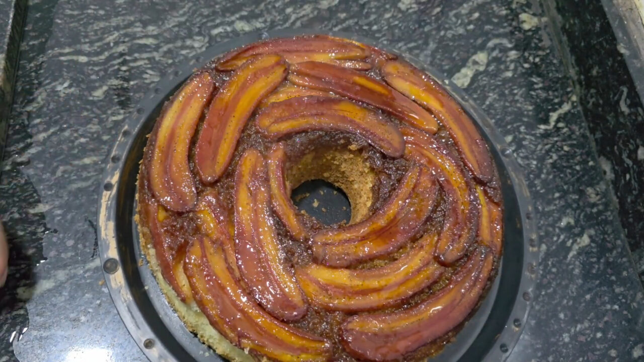 Torta de Banana Simples e Saborosa que Lembra Casa de Vó