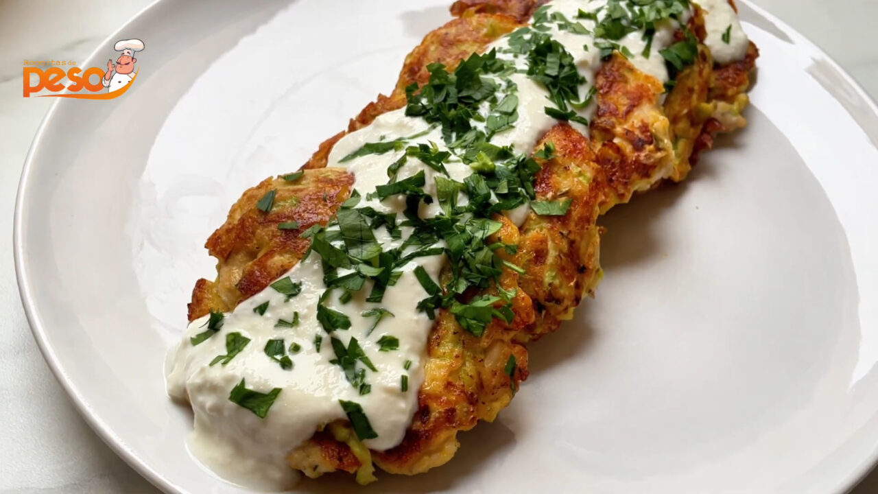 Hambúrguer de Frango Saudável com Molho de Iogurte Receita Leve para um Almoço ou Jantar Cheio de Sabor