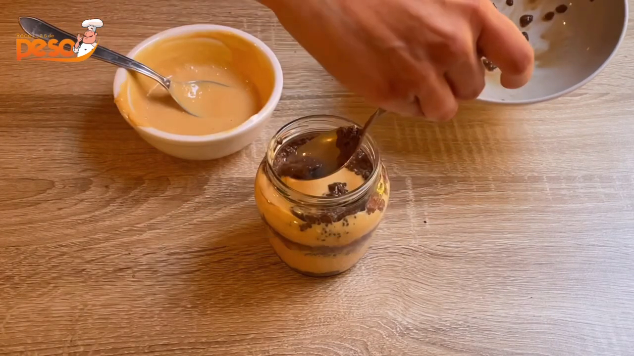 Pudim de Chia com Café e Creme de Doce de Leite: Café da Manhã Nutritivo e Cheio de Sabor