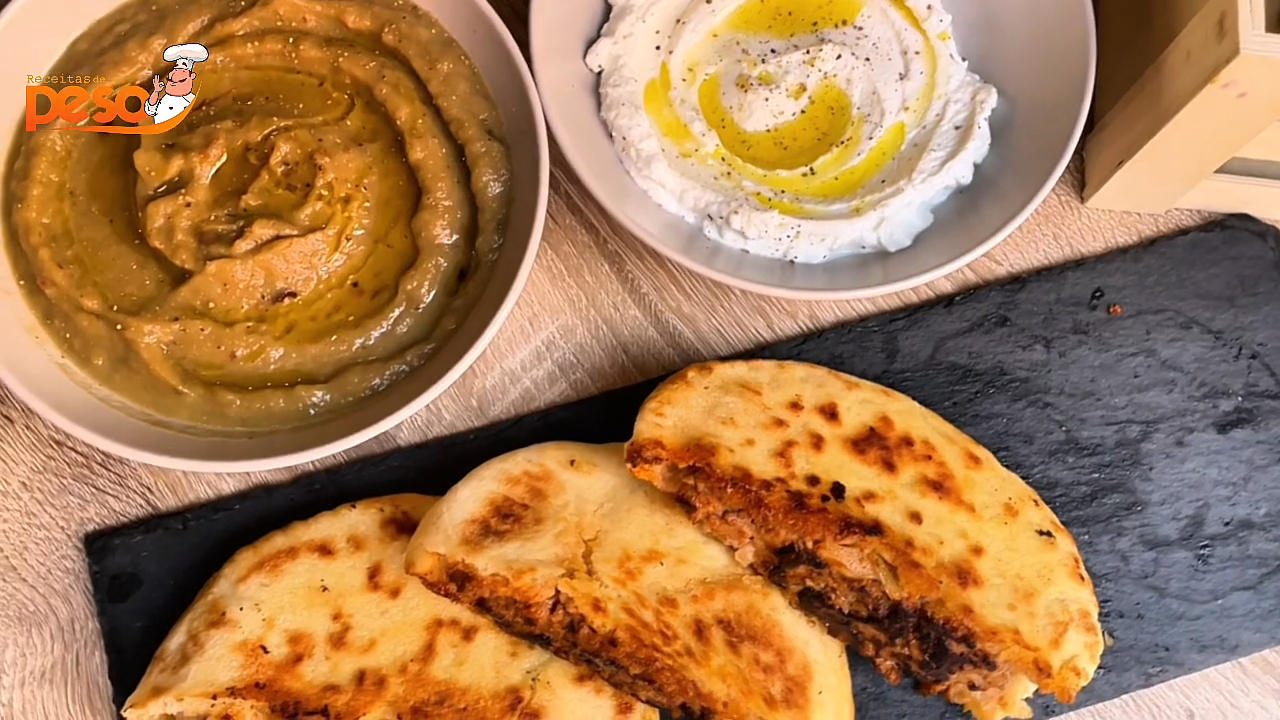Pão Pita Recheado com Carne e Baba Ganoush lanche prático e cheio de sabor para o dia a dia