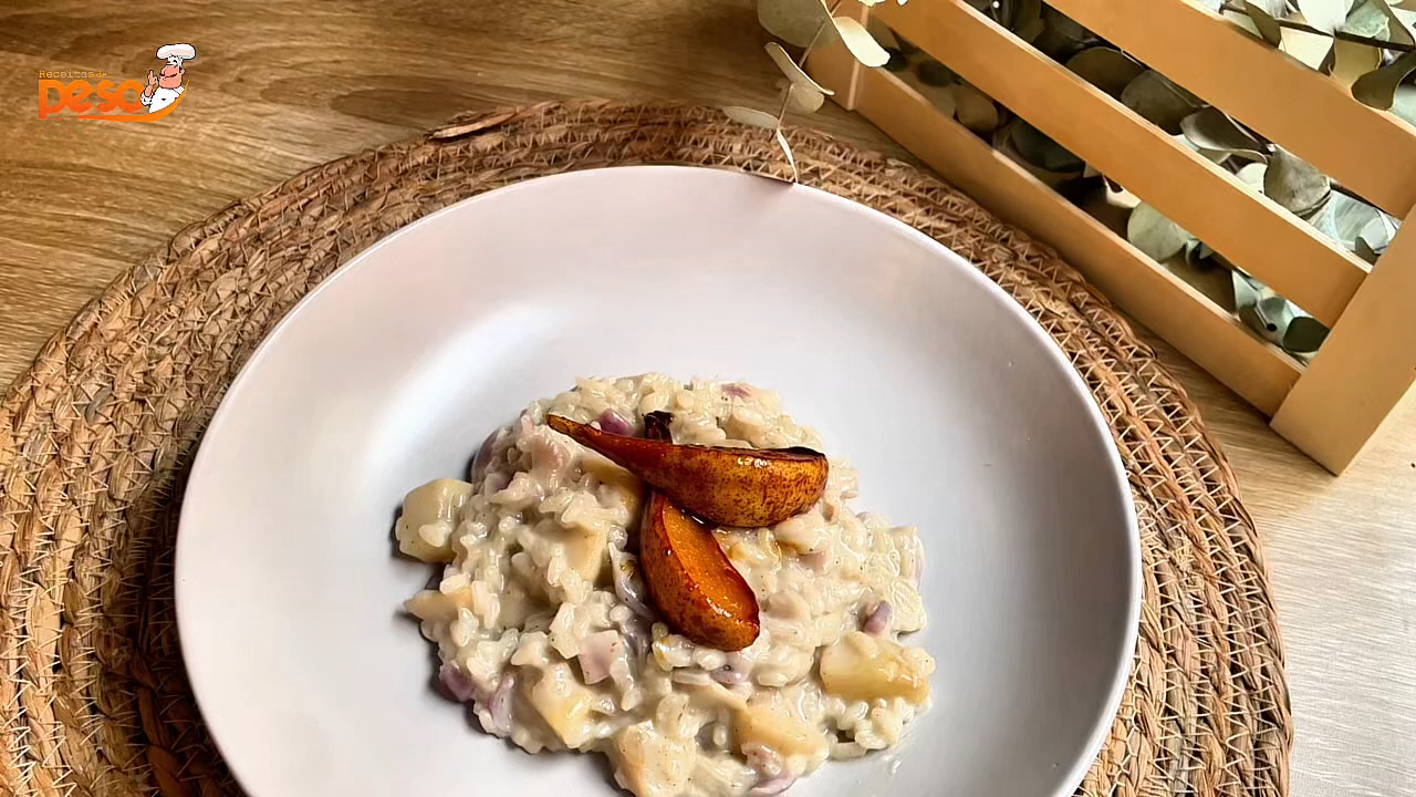 Risoto de Pera com Gorgonzola cremosidade e sabor marcante em uma receita sofisticada