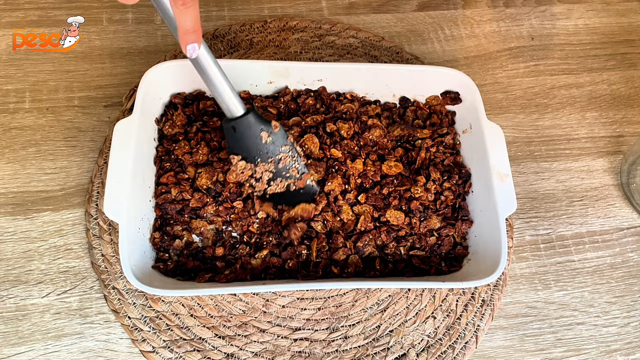 Granola Caseira de Chocolate com Amendoim crocância, energia e sabor marcante para todos os dias