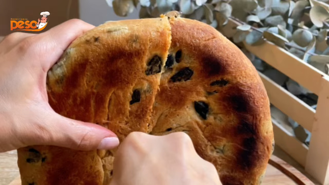 Pão de Azeitonas Caseiro com Crosta Crocante Receita Afetiva de Padaria Artesanal