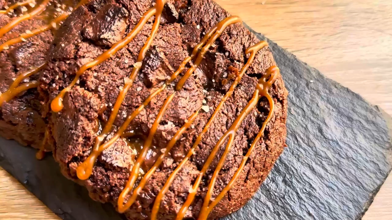 Cookie de Chocolate Recheado com Caramelo Receita Afetiva e Cremosa para Lanches Especiais