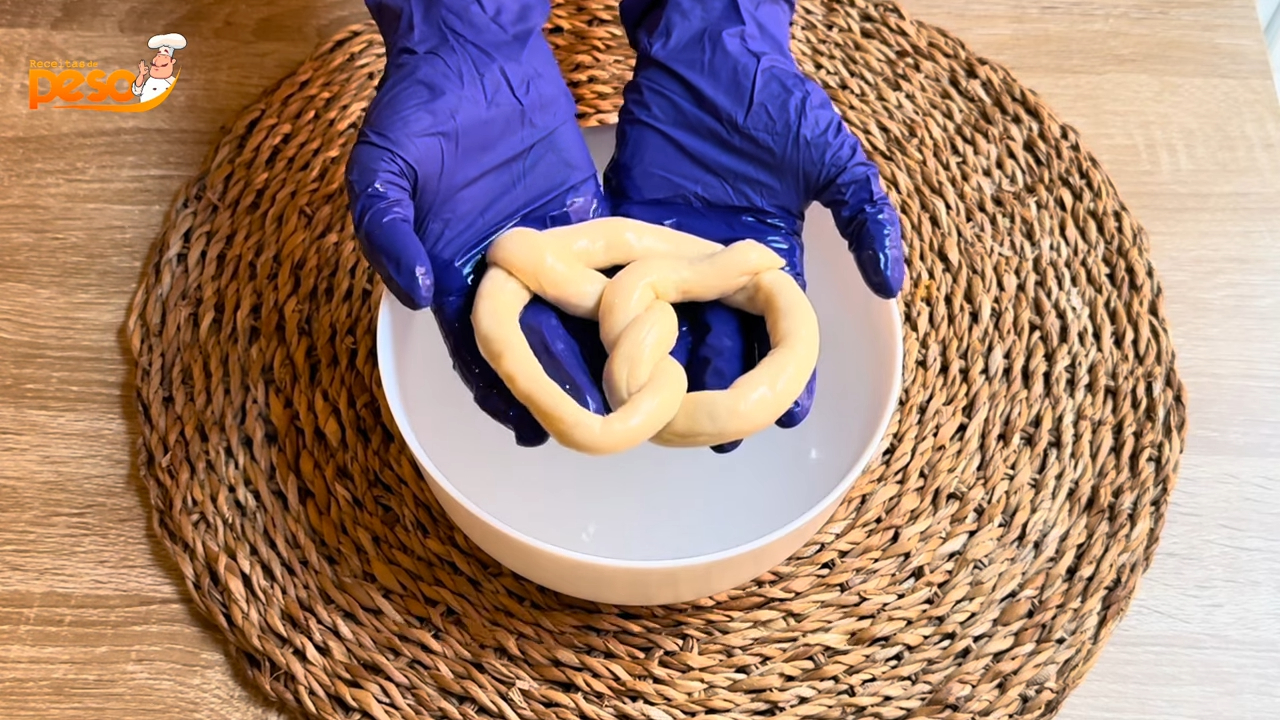 Pretzel Perfeito com Crosta Dourada Receita Tradicional Alemã que Vai Despertar Memórias de Infância