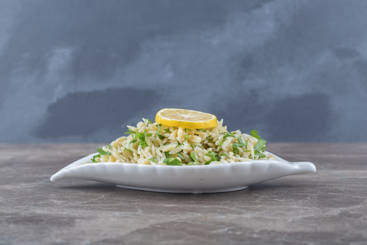 Risoto de limão siciliano com aroma cítrico e cremosidade que abraça o paladar