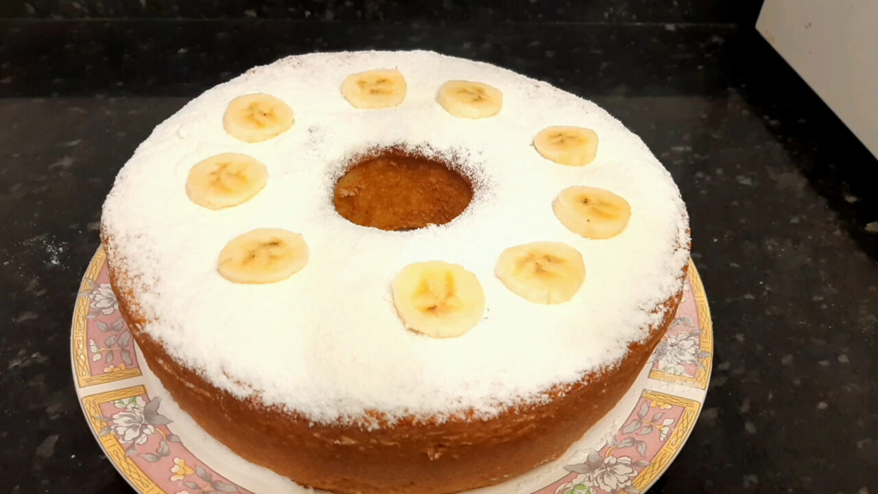 Bolo de banana com aveia 3 ingredientes é aquele lanche rápido com gosto de infância e nutrição caseira
