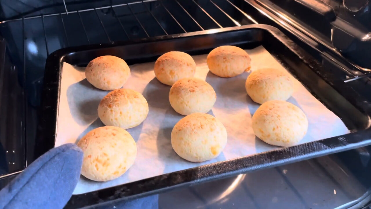 Pão de Queijo Mineiro Tradicional com Polvilho Azedo e Doce