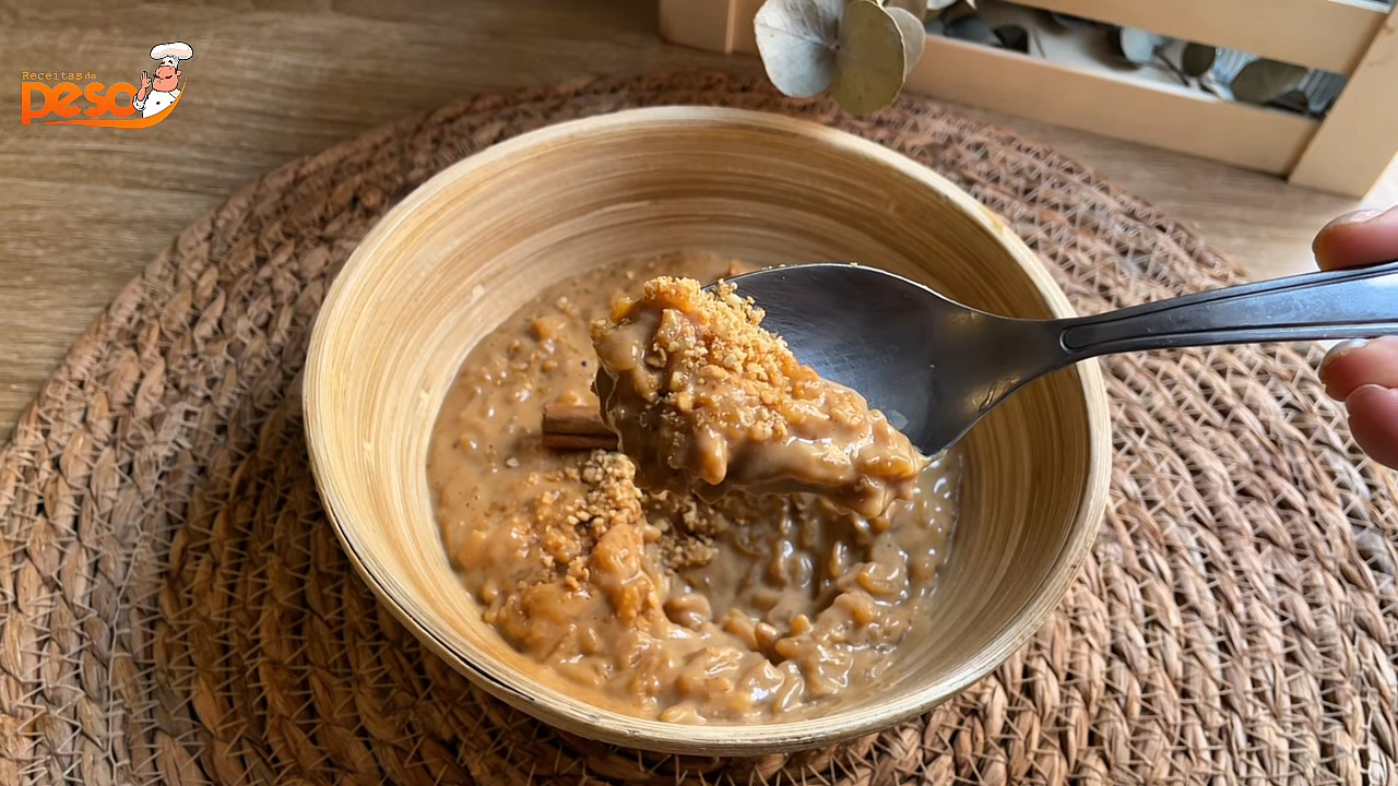 Arroz Doce Caramelizado com Farofinha de Amendoim Uma Receita Afetiva para Adoçar a Memória