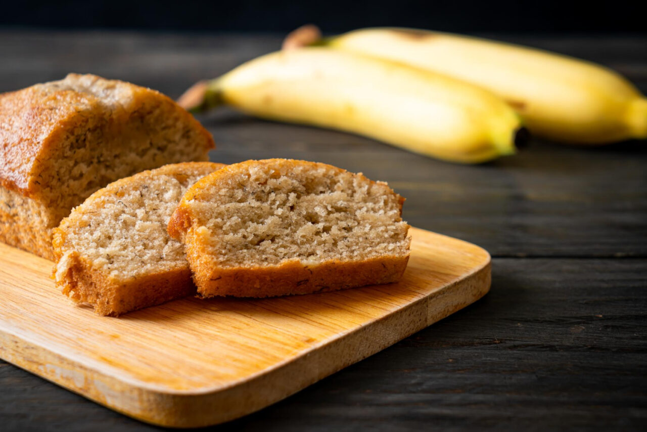 Bolo de Banana com Aveia 3 Ingredientes Receita Simples Para Café da Tarde Saudável
