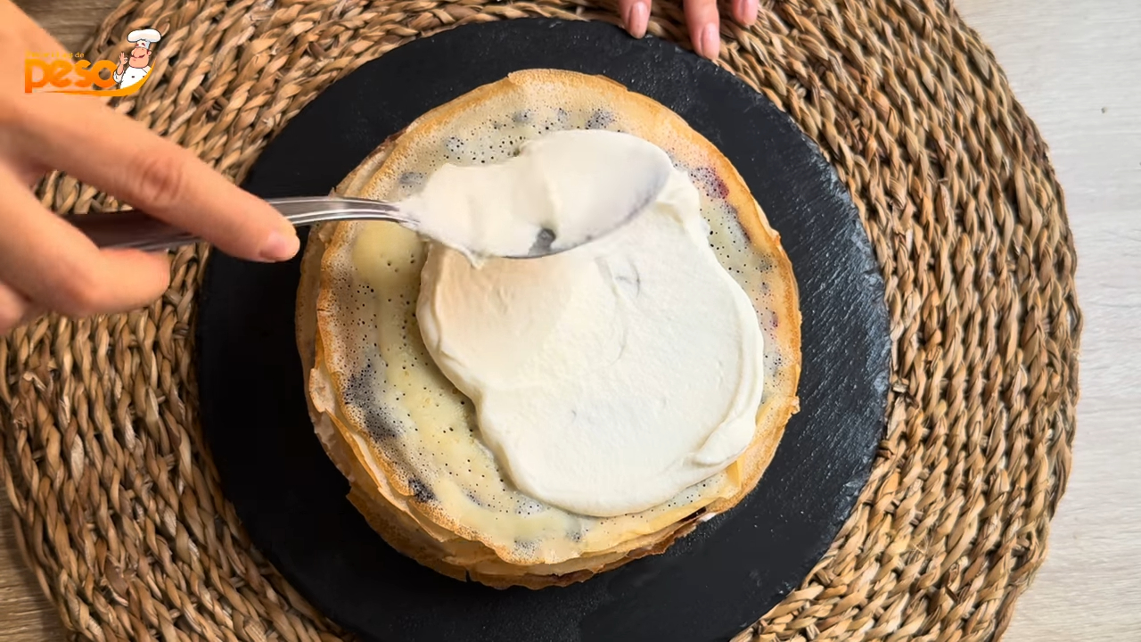 Bolo de Crepe em Camadas com Chantilly de Nata e Geleia Receita Delicada e Memorável para Celebrar